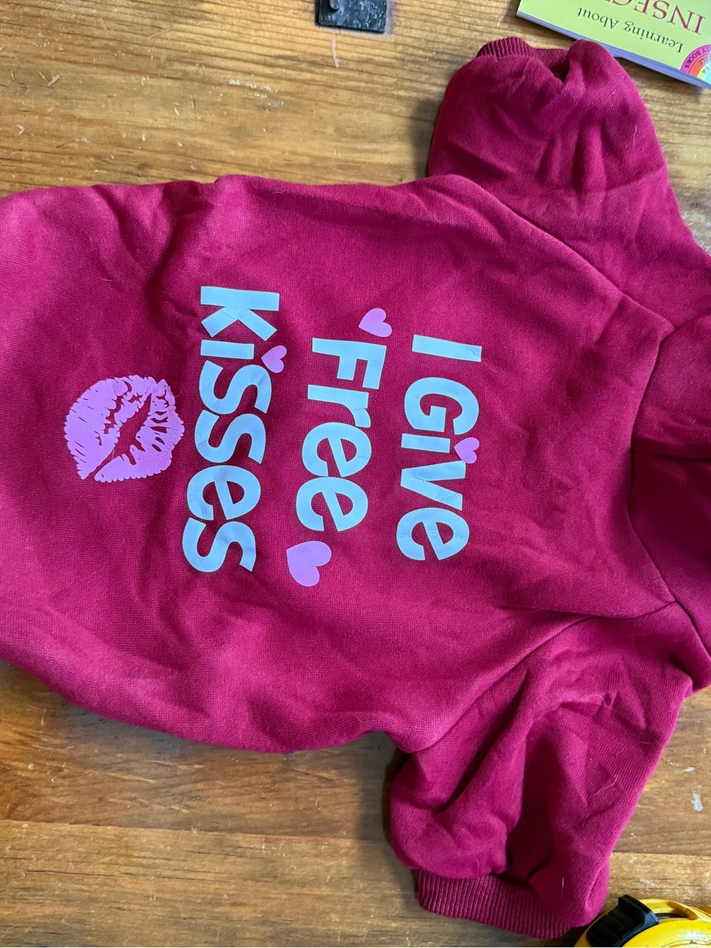 Red Pet Hoodie "I Give Free Kisses" - Picture 3 of 8